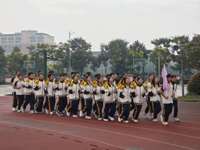 跑操比赛展风貌，步伐铿锵向未来——海安市开发区实验学校初中部举办2025年“庆华诞·健体魄”跑操比赛